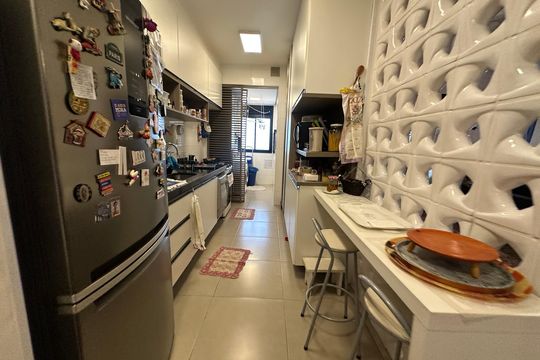 Cozinha de apartamento para alugar com 2 quartos, 112m² em Empresarial 18 do Forte, Barueri