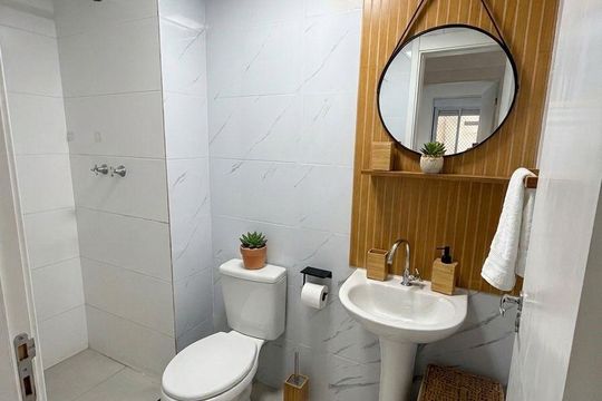 Banheiro de apartamento para alugar com 2 quartos, 42m² em Loteamento City Jaragua, São Paulo