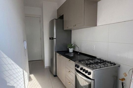 Cozinha de apartamento para alugar com 2 quartos, 42m² em Loteamento City Jaragua, São Paulo