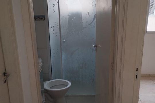 Banheiro de apartamento para alugar com 1 quarto, 28m² em Jardim Jaragua (Sao Domingos), São Paulo