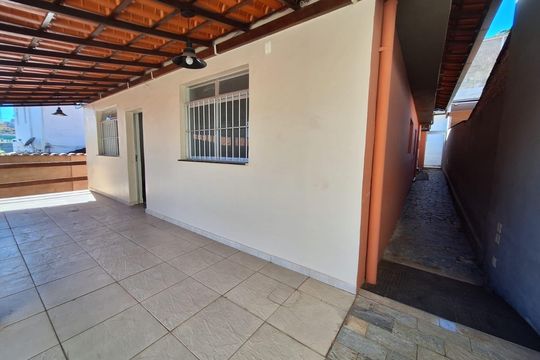 Área externa de casa à venda com 3 quartos, 287m² em Dom Bosco, Belo Horizonte