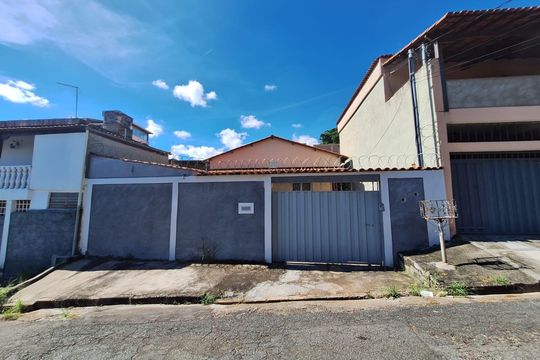 Fachada de casa à venda com 3 quartos, 287m² em Dom Bosco, Belo Horizonte