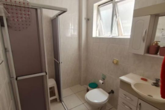 Banheiro de apartamento para alugar com 1 quarto, 63m² em Guilhermina, Praia Grande