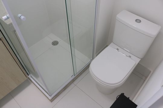 Banheiro de kitnet/studio para alugar com 1 quarto, 22m² em Perdizes, São Paulo