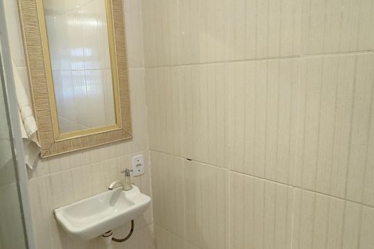 Banheiro 4 de casa para alugar com 6 quartos, 5000m² em Recanto de Itaipuaçu, Maricá