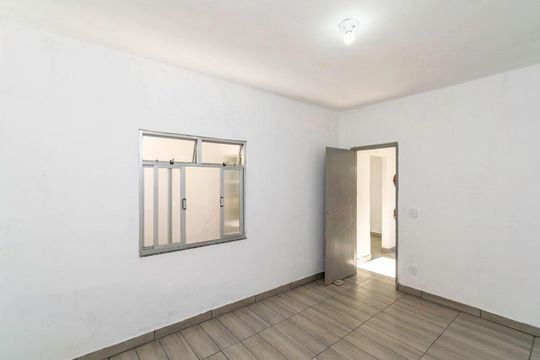 Quarto de casa para alugar com 1 quarto, 42m² em Vigário Geral, Rio de Janeiro