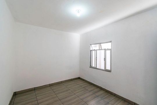 Quarto de casa para alugar com 1 quarto, 42m² em Vigário Geral, Rio de Janeiro