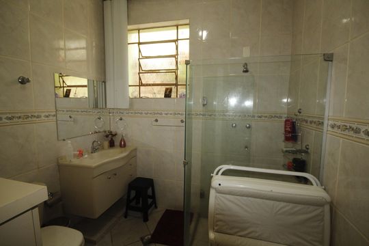 banheiro 2 de casa à venda com 6 quartos, 280m² em Paraíso, Belo Horizonte