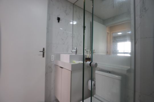 Banheiro de apartamento à venda com 2 quartos, 50m² em Vila Metalúrgica, São Paulo