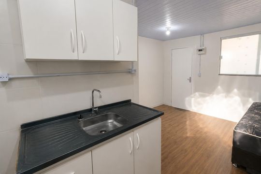 Cozinha de kitnet/studio para alugar com 1 quarto, 18m² em Jardim Cidade de Florianopolis, São José