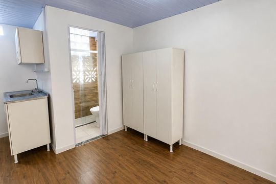 Cozinha de kitnet/studio para alugar com 1 quarto, 18m² em Jardim Cidade de Florianopolis, São José