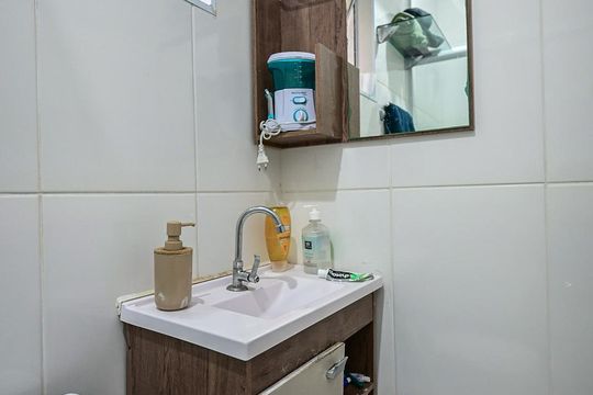 Banheiro de apartamento à venda com 1 quarto, 32m² em Parque Regina, São Paulo