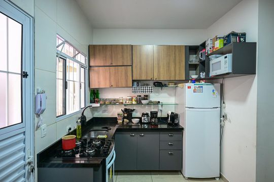 Cozinha de apartamento à venda com 1 quarto, 32m² em Parque Regina, São Paulo