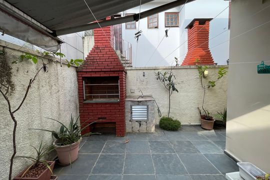 Quintal de casa à venda com 3 quartos, 135m² em Vila Albano, São Paulo