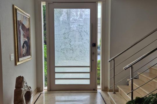 Sala de casa de condomínio à venda com 5 quartos, 870m² em Alphaville Residencial Um, Barueri