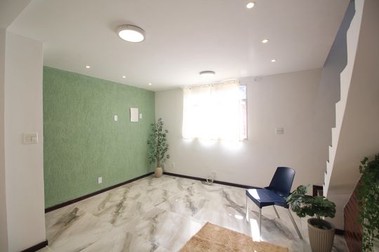 Sala de casa de condomínio à venda com 2 quartos, 125m² em Taquara, Rio de Janeiro