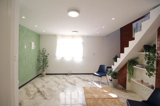Sala de casa de condomínio à venda com 2 quartos, 125m² em Taquara, Rio de Janeiro