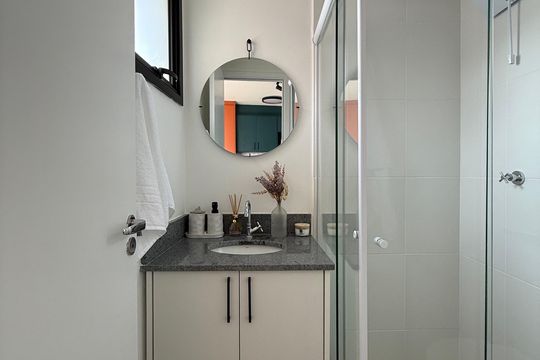 banheiro de kitnet/studio para alugar com 1 quarto, 17m² em Campos Elíseos, São Paulo