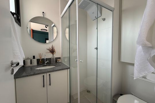 banheiro de kitnet/studio para alugar com 1 quarto, 17m² em Campos Elíseos, São Paulo