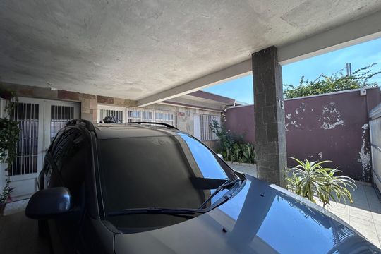 Garagem  de casa à venda com 2 quartos, 125m² em Veleiros, São Paulo