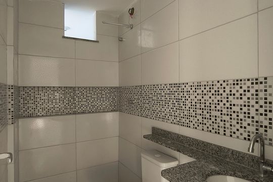 Banheiro Social de apartamento para alugar com 1 quarto, 32m² em Freguesia (jacarepaguá), Rio de Janeiro