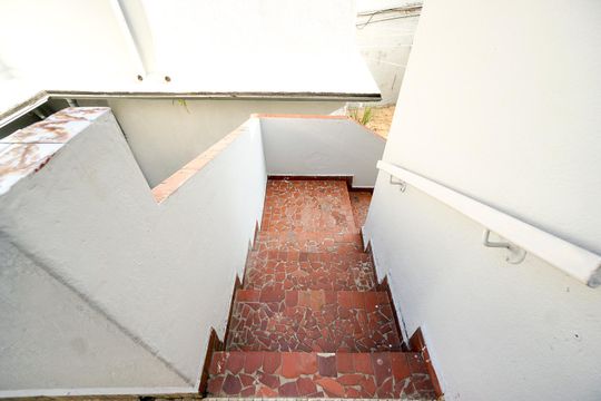 Escada de entrada de casa de condomínio para alugar com 2 quartos, 95m² em Cidade Mãe do Céu, São Paulo