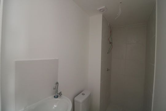 Banheiro de apartamento para alugar com 2 quartos, 38m² em Jardim Imperador (zona Leste), São Paulo