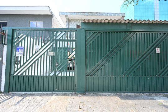 Fachada de casa à venda com 3 quartos, 200m² em Planalto Paulista, São Paulo