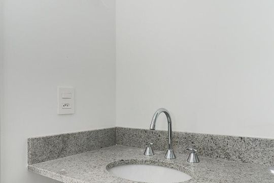 Banheiro de apartamento para alugar com 0 quarto, 26m² em Passo D’areia, Porto Alegre
