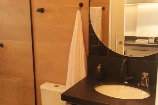Banheiro de kitnet/studio para alugar com 1 quarto, 30m² em Gonzaga, Santos