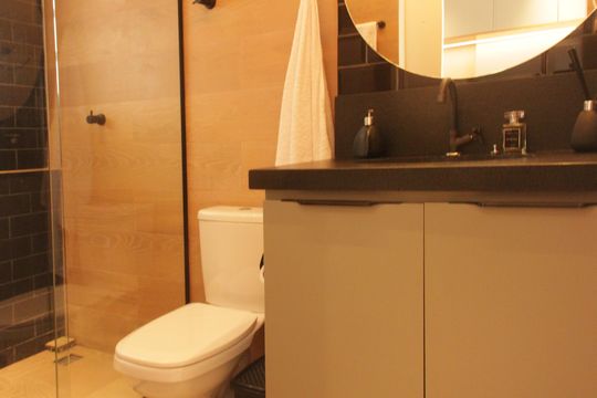 Banheiro de kitnet/studio para alugar com 1 quarto, 30m² em Gonzaga, Santos