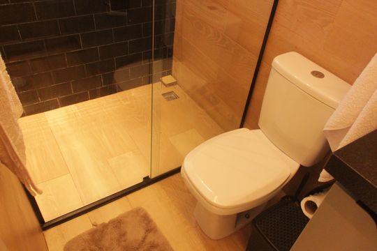 Banheiro de kitnet/studio para alugar com 1 quarto, 30m² em Gonzaga, Santos