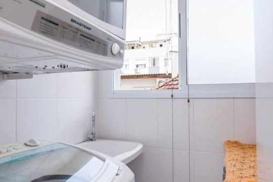 Lavanderia de apartamento para alugar com 2 quartos, 63m² em Santo Antônio, Porto Alegre
