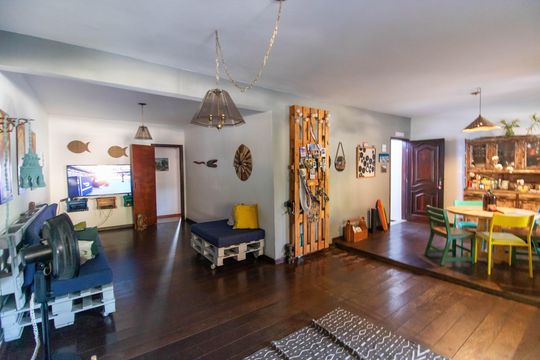 Casa à venda com 3 quartos, 245m² em Itaipu, Niterói