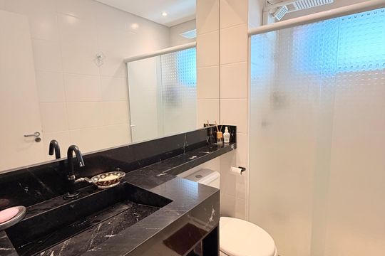 Banheiro Social de apartamento à venda com 2 quartos, 59m² em Medeiros, Jundiaí