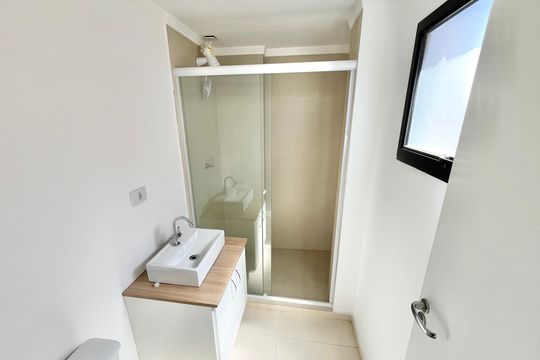 Banheiro de kitnet/studio para alugar com 1 quarto, 31m² em Santana, São Paulo