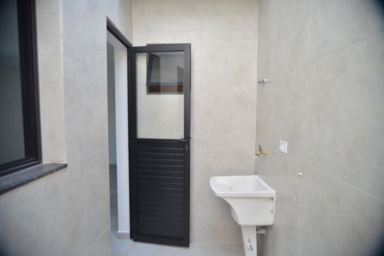 Área de Serviço de casa à venda com 2 quartos, 130m² em Vila Scarpelli, Santo André