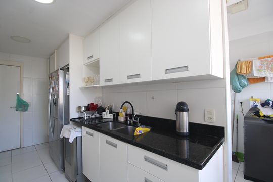 Cozinha de apartamento à venda com 4 quartos, 166m² em Barra Olímpica, Rio de Janeiro