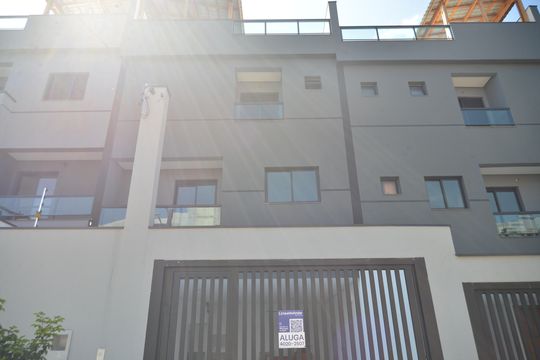 Fachada de casa à venda com 2 quartos, 130m² em Vila Scarpelli, Santo André