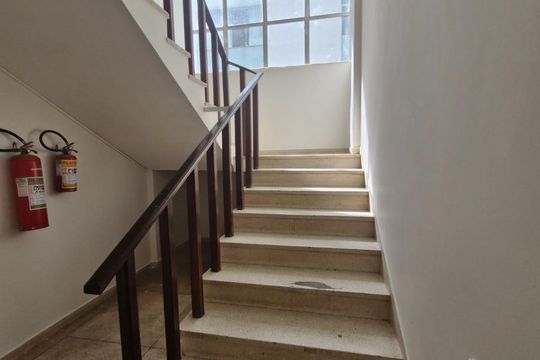 Escada de apartamento para alugar com 3 quartos, 100m² em Pituba, Salvador