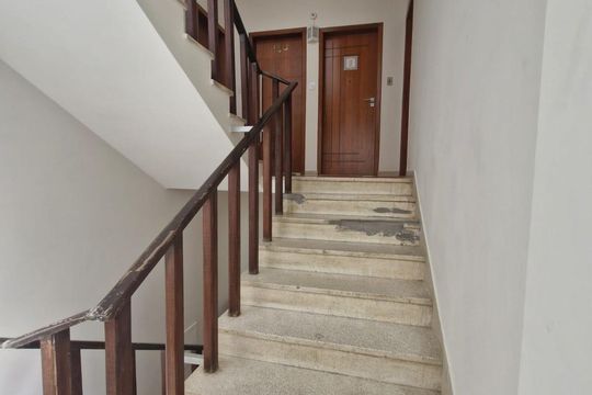 Escada de apartamento para alugar com 3 quartos, 100m² em Pituba, Salvador