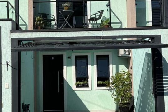 Fachada de casa à venda com 2 quartos, 64m² em Bela Vista, Osasco