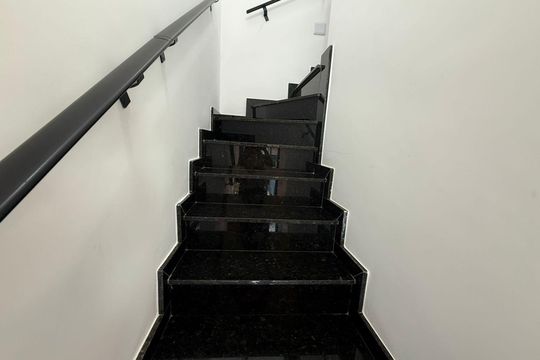 Escada de casa à venda com 2 quartos, 64m² em Bela Vista, Osasco