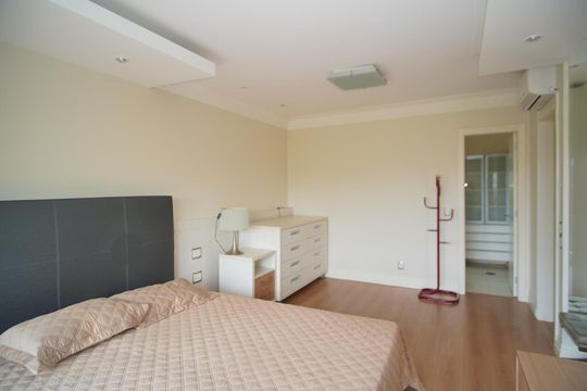 Suíte 1 de apartamento para alugar com 2 quartos, 163m² em Passo D’areia, Porto Alegre