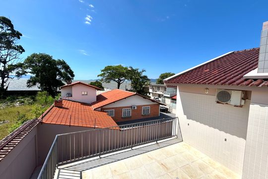 Área externa de casa para alugar com 6 quartos, 374m² em Jardim Atlântico, Florianópolis