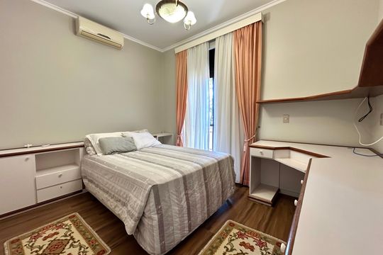 Quarto 5 de casa para alugar com 6 quartos, 374m² em Jardim Atlântico, Florianópolis