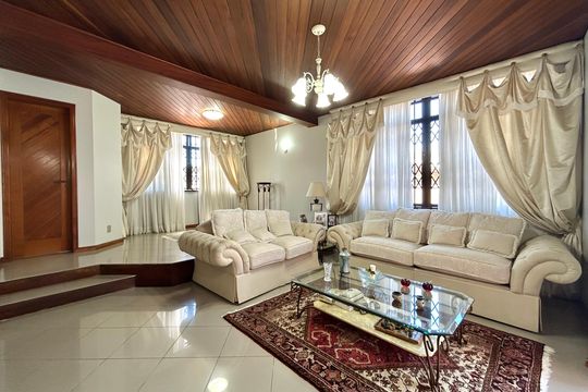 Sala 1 de casa para alugar com 6 quartos, 374m² em Jardim Atlântico, Florianópolis