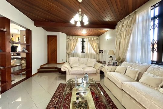 Sala1 de casa para alugar com 6 quartos, 374m² em Jardim Atlântico, Florianópolis
