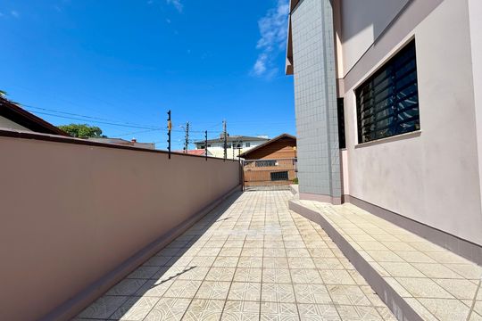 Garagem de casa para alugar com 6 quartos, 374m² em Jardim Atlântico, Florianópolis