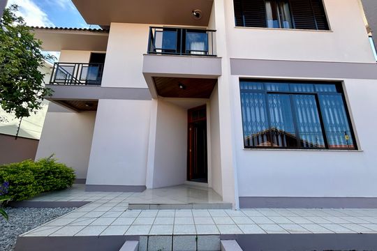 Hall de entrada de casa para alugar com 6 quartos, 374m² em Jardim Atlântico, Florianópolis